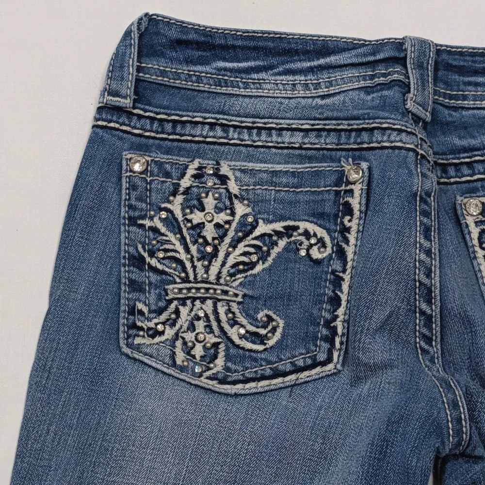 Miss Me Clayton Cropped Jeans Fleur De Lis Rhinestone Denim JE5347C2 Size 28